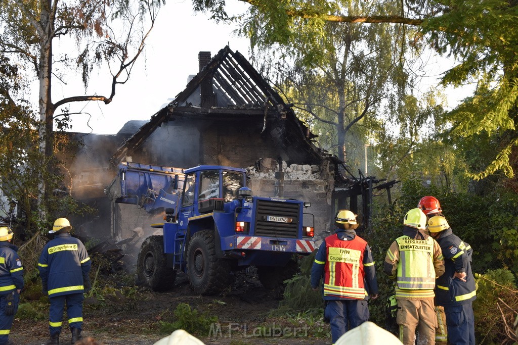 Grossfeuer Einfamilienhaus Siegburg Muehlengrabenstr P0985.JPG - Miklos Laubert